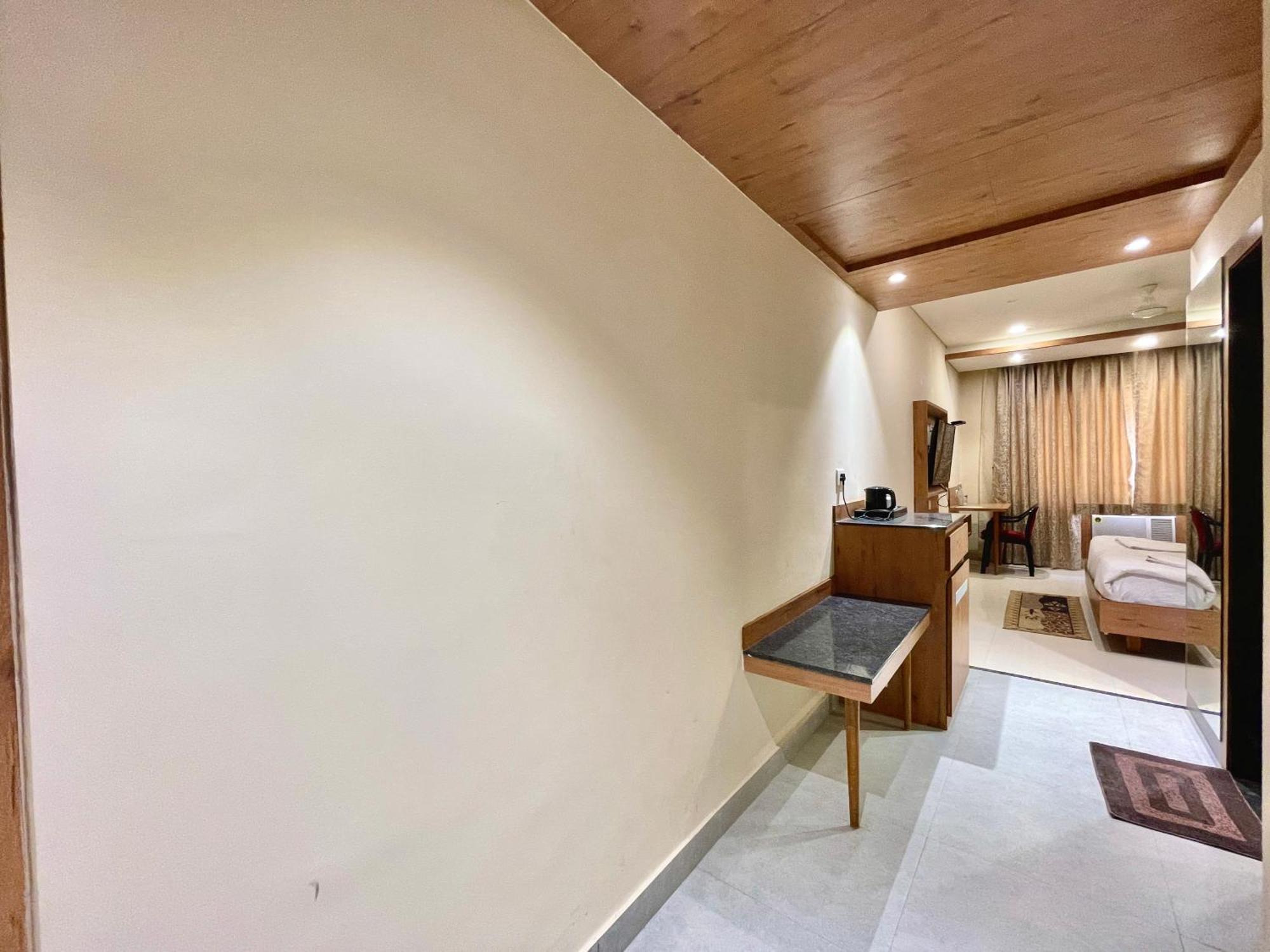 Hotel Rockbay, Puri Swimming-Pool, Near-Sea-Beach-And-Temple Fully-Air-Conditioned-Hotel With-Lift-And-Parking-Facility Exterior foto