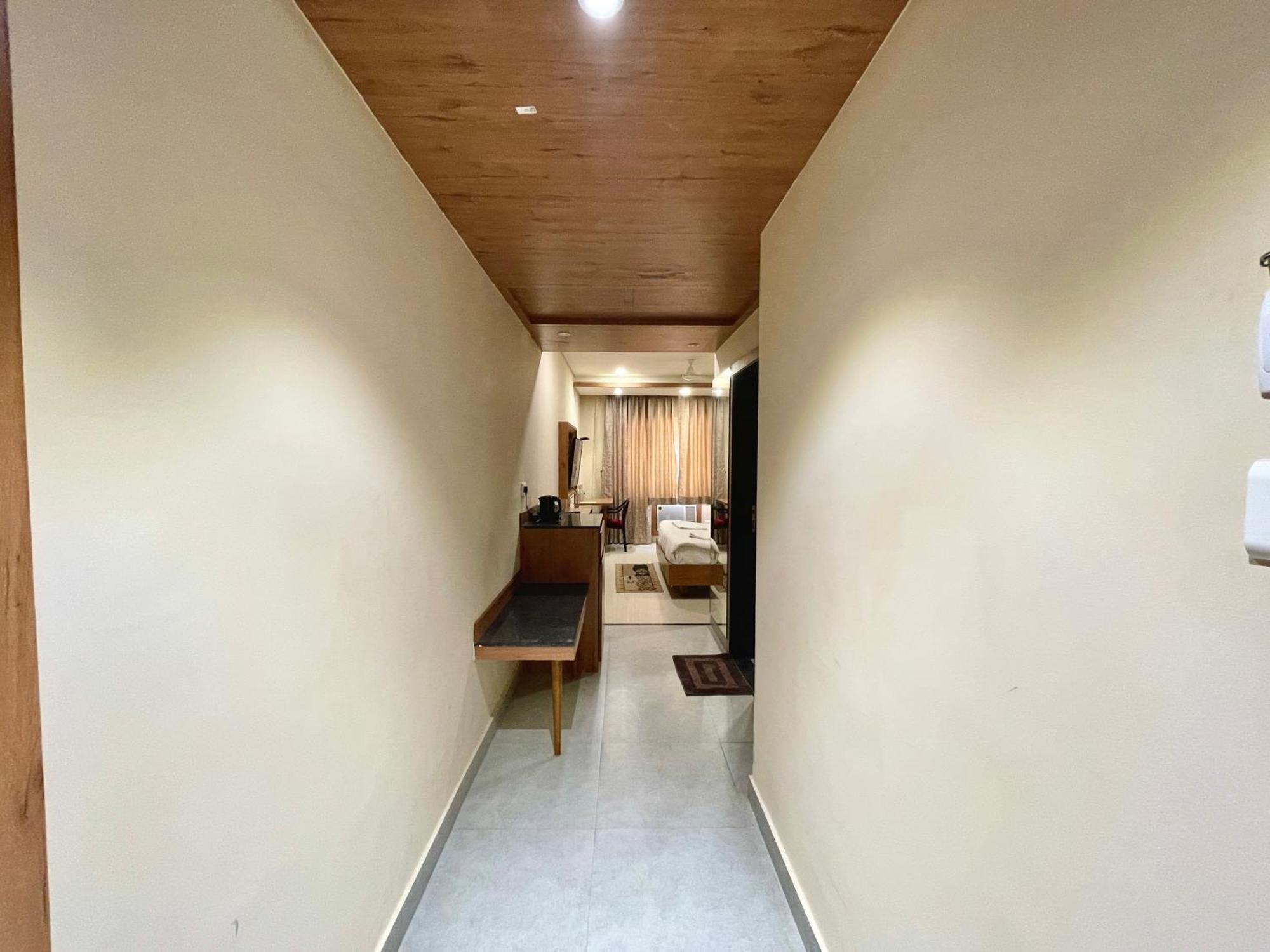 Hotel Rockbay, Puri Swimming-Pool, Near-Sea-Beach-And-Temple Fully-Air-Conditioned-Hotel With-Lift-And-Parking-Facility Exterior foto