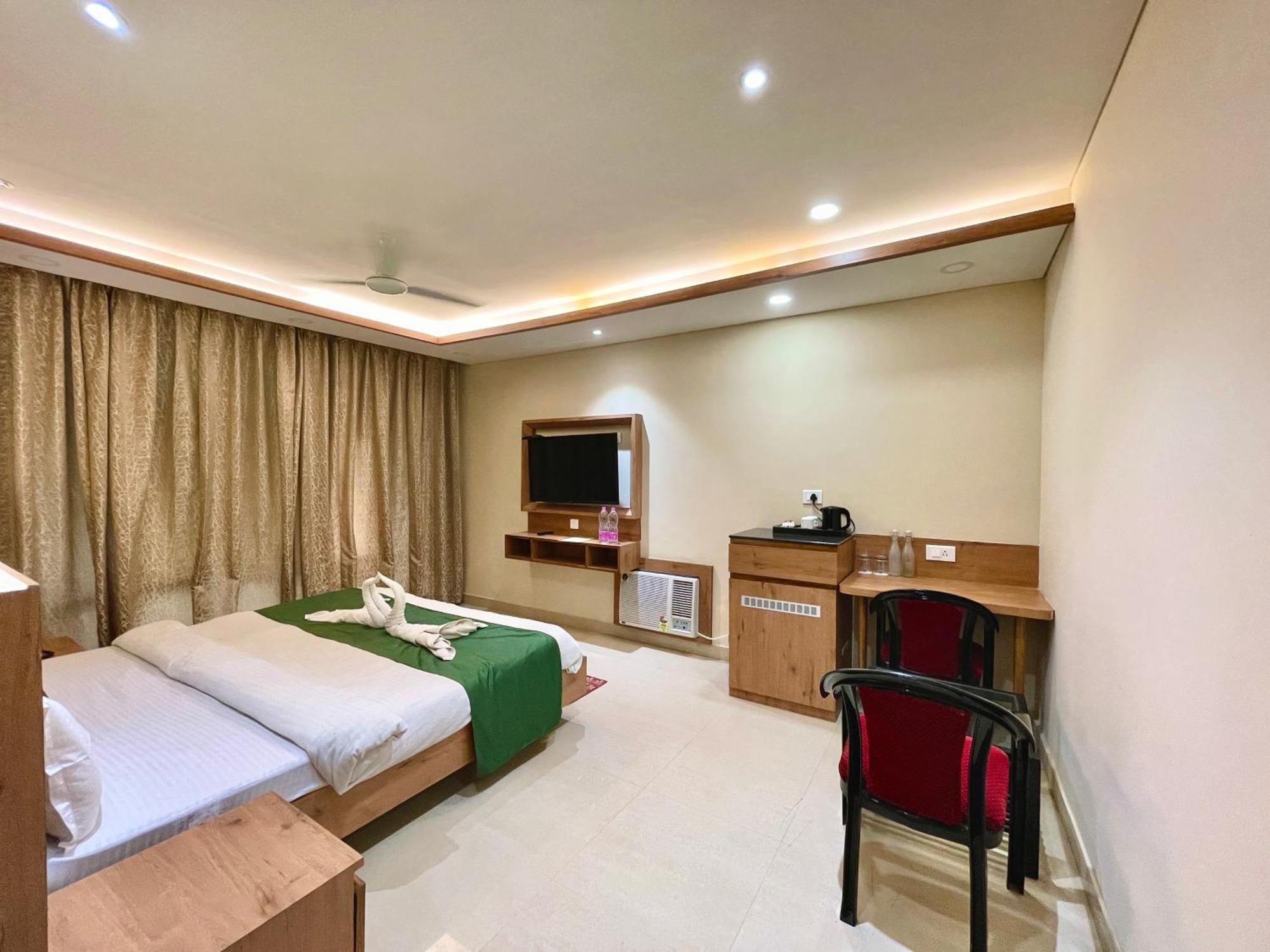 Hotel Rockbay, Puri Swimming-Pool, Near-Sea-Beach-And-Temple Fully-Air-Conditioned-Hotel With-Lift-And-Parking-Facility Exterior foto