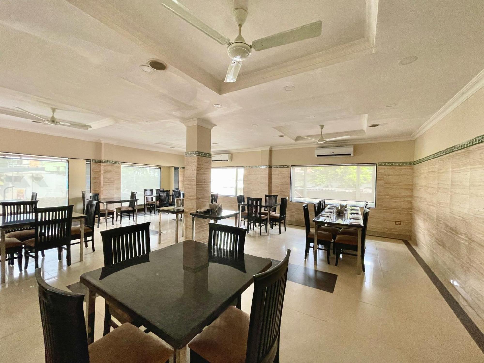 Hotel Rockbay, Puri Swimming-Pool, Near-Sea-Beach-And-Temple Fully-Air-Conditioned-Hotel With-Lift-And-Parking-Facility Exterior foto