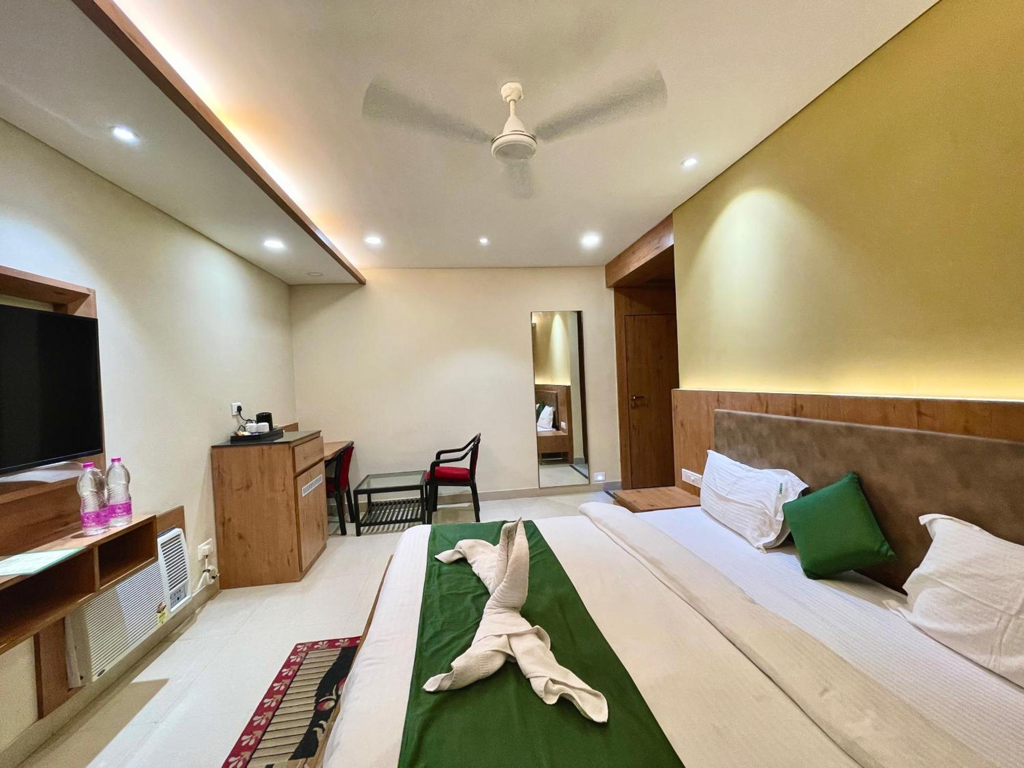 Hotel Rockbay, Puri Swimming-Pool, Near-Sea-Beach-And-Temple Fully-Air-Conditioned-Hotel With-Lift-And-Parking-Facility Exterior foto