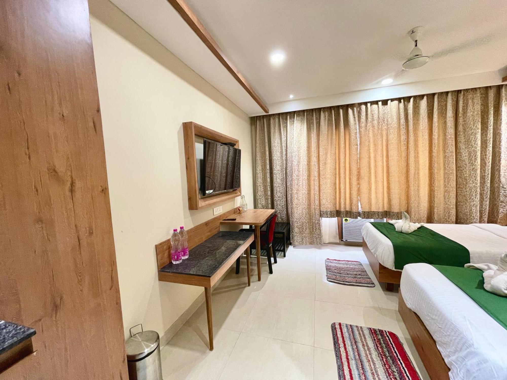 Hotel Rockbay, Puri Swimming-Pool, Near-Sea-Beach-And-Temple Fully-Air-Conditioned-Hotel With-Lift-And-Parking-Facility Exterior foto