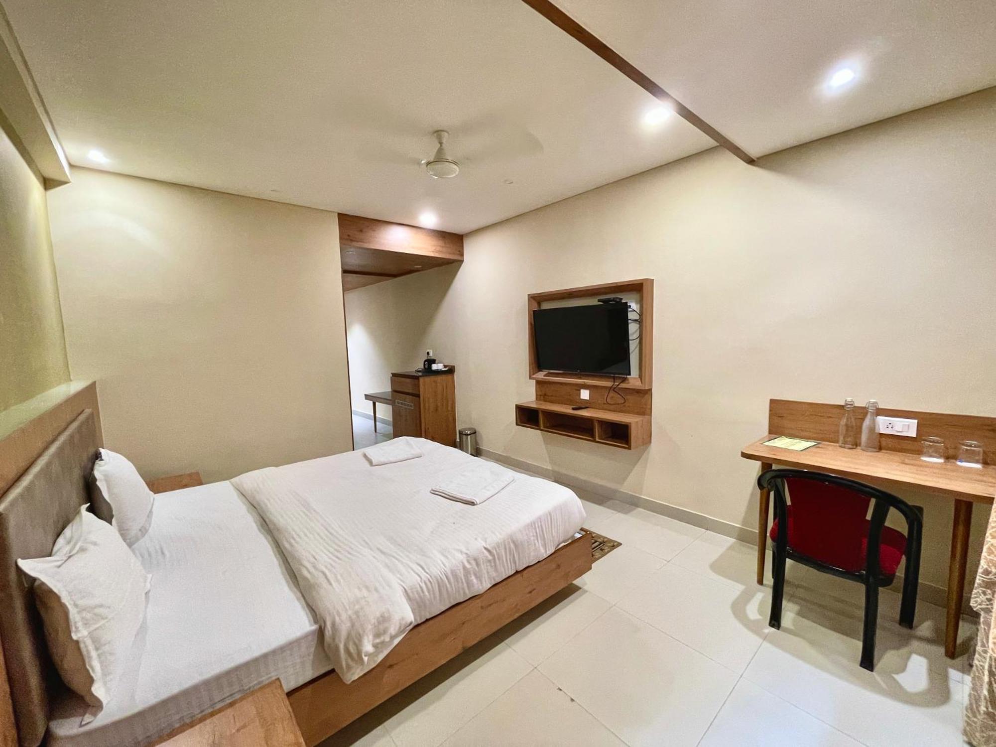 Hotel Rockbay, Puri Swimming-Pool, Near-Sea-Beach-And-Temple Fully-Air-Conditioned-Hotel With-Lift-And-Parking-Facility Exterior foto