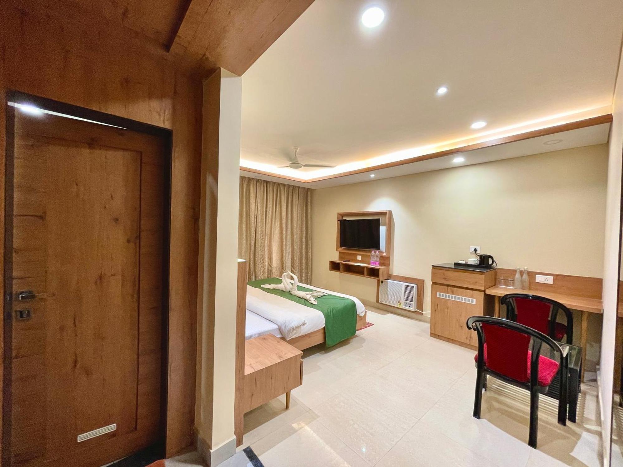 Hotel Rockbay, Puri Swimming-Pool, Near-Sea-Beach-And-Temple Fully-Air-Conditioned-Hotel With-Lift-And-Parking-Facility Exterior foto