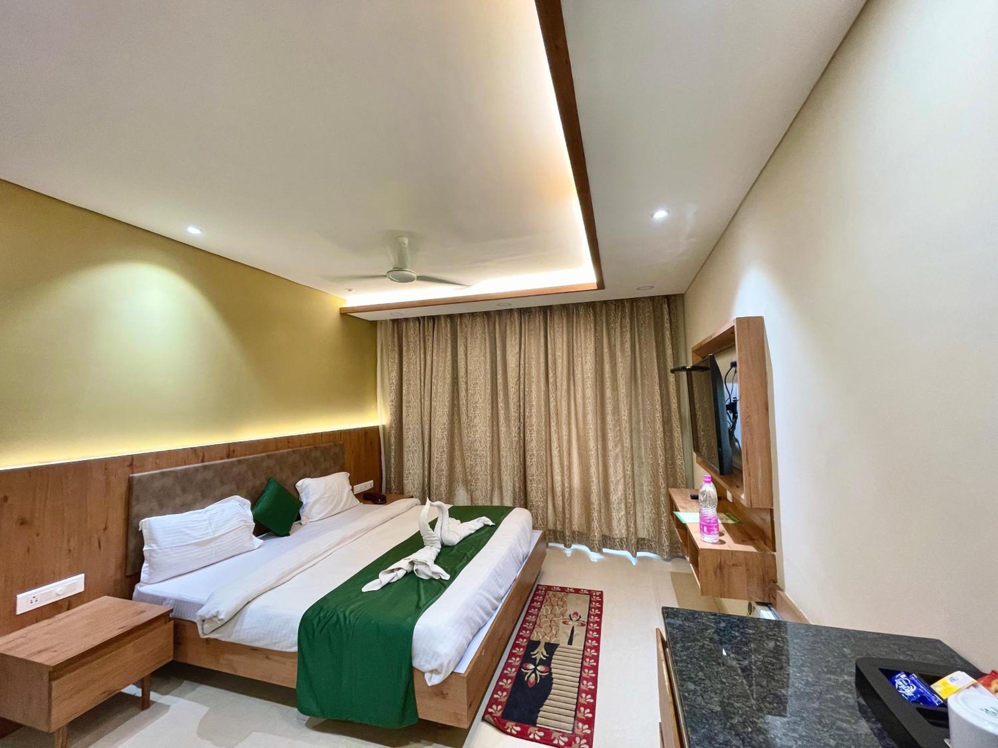 Hotel Rockbay, Puri Swimming-Pool, Near-Sea-Beach-And-Temple Fully-Air-Conditioned-Hotel With-Lift-And-Parking-Facility Exterior foto