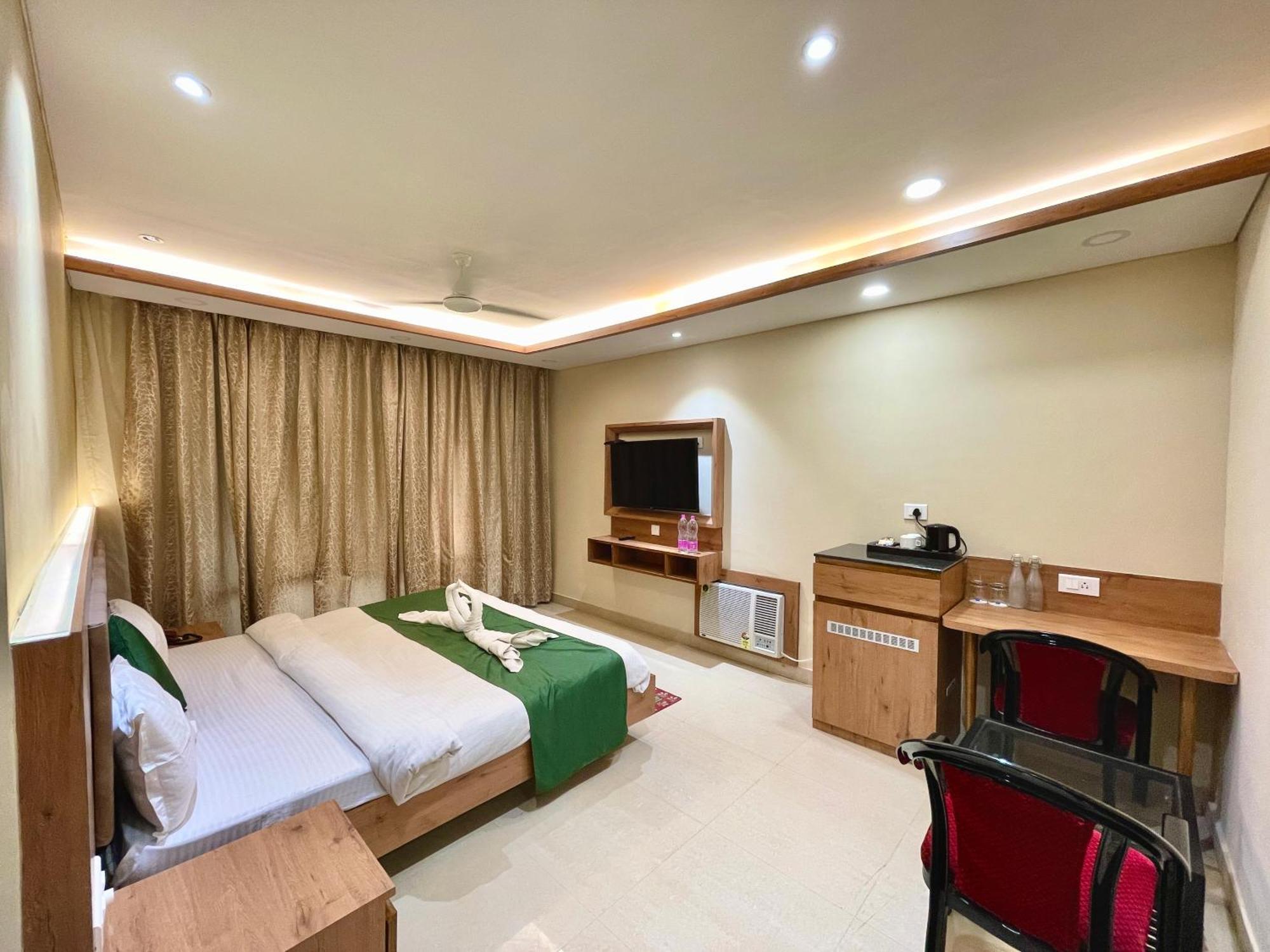 Hotel Rockbay, Puri Swimming-Pool, Near-Sea-Beach-And-Temple Fully-Air-Conditioned-Hotel With-Lift-And-Parking-Facility Exterior foto