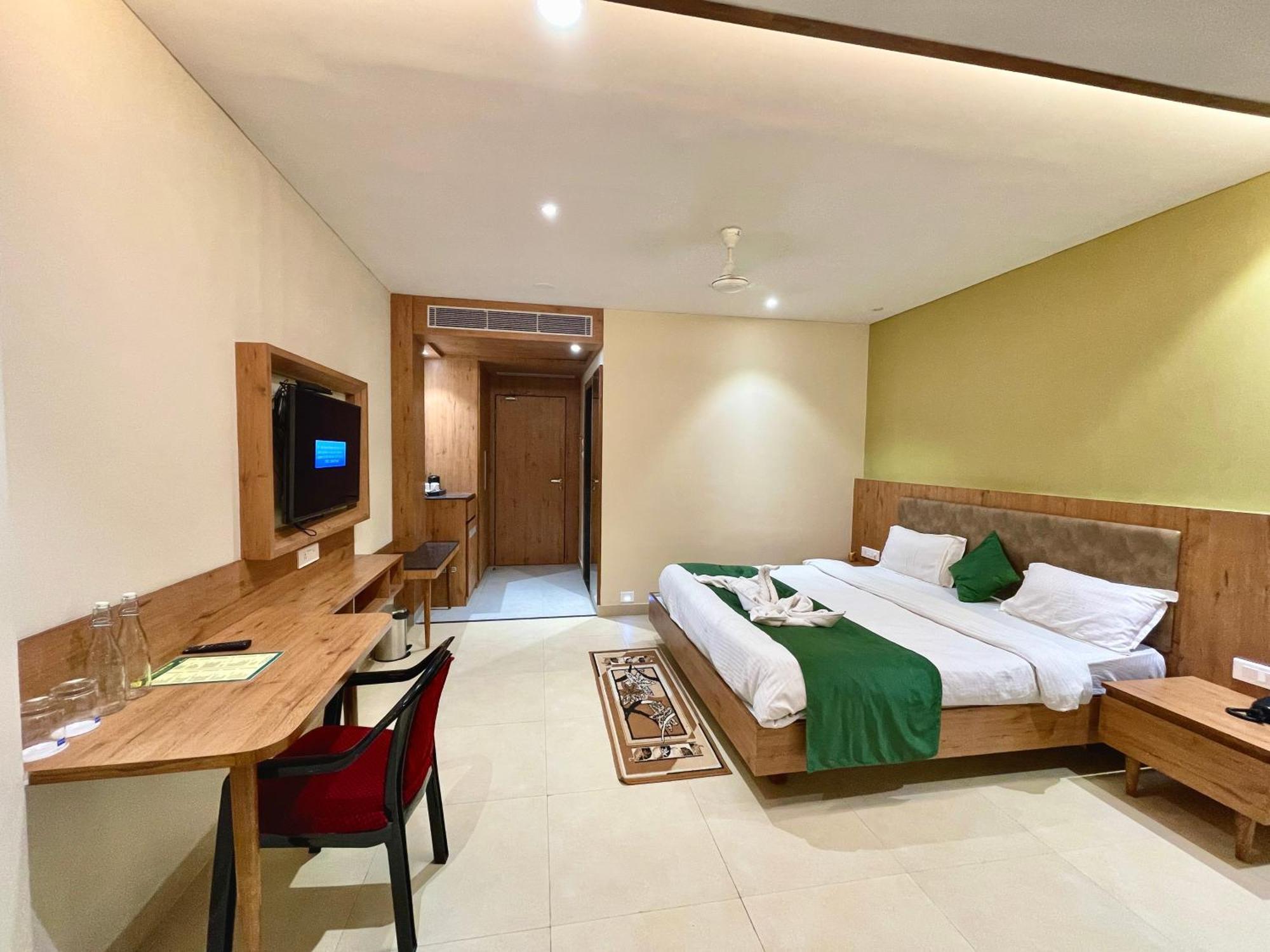 Hotel Rockbay, Puri Swimming-Pool, Near-Sea-Beach-And-Temple Fully-Air-Conditioned-Hotel With-Lift-And-Parking-Facility Exterior foto