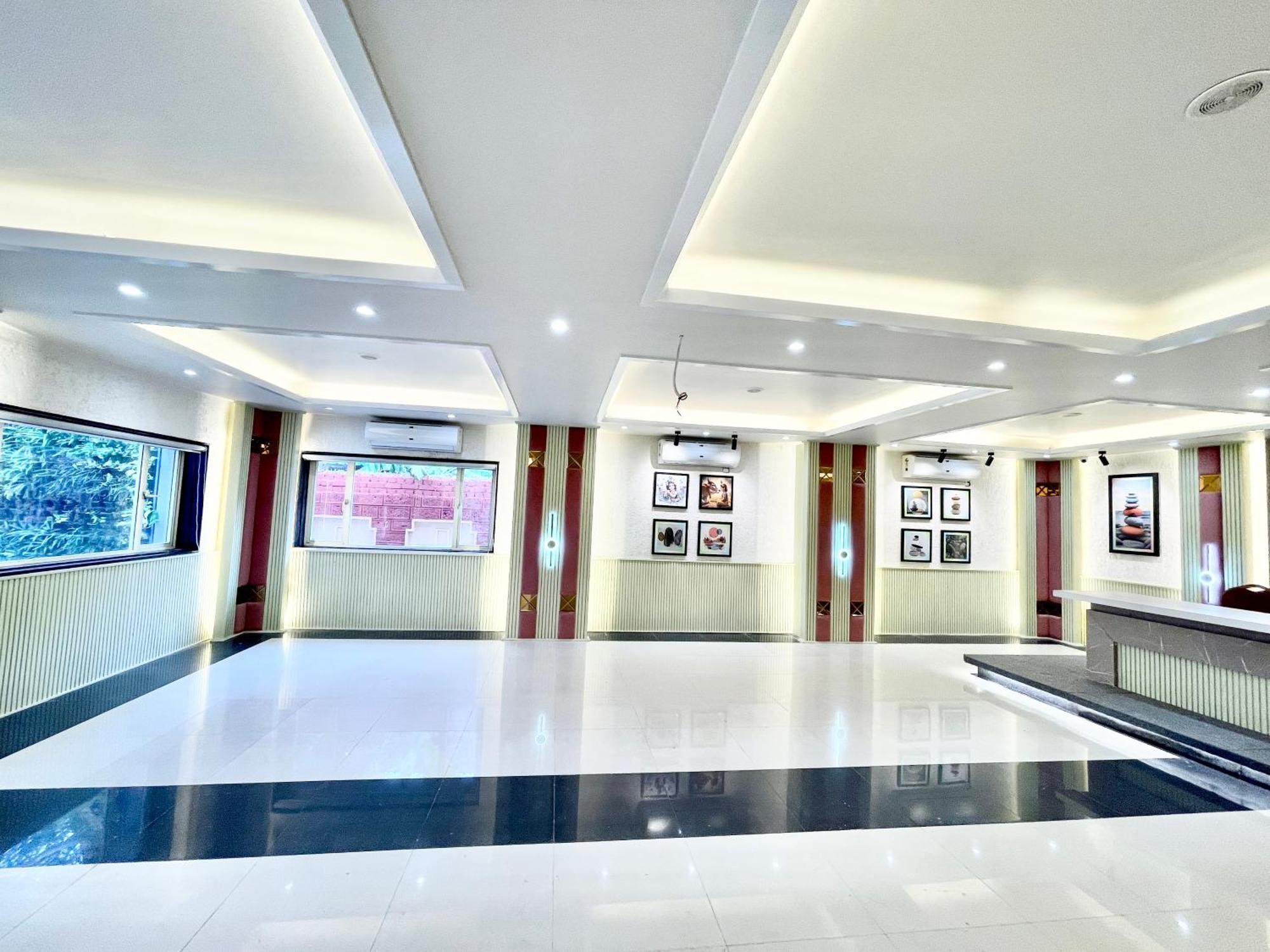 Hotel Rockbay, Puri Swimming-Pool, Near-Sea-Beach-And-Temple Fully-Air-Conditioned-Hotel With-Lift-And-Parking-Facility Exterior foto