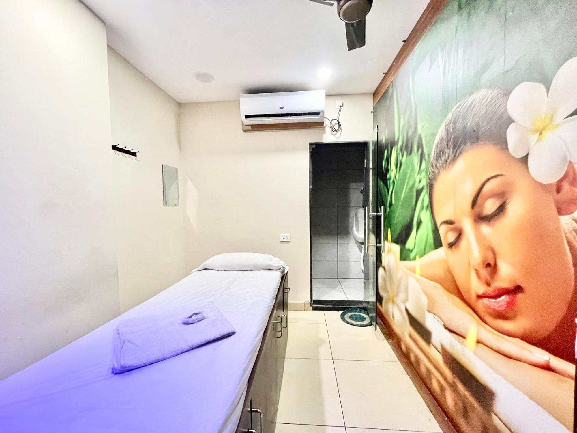 Hotel Rockbay, Puri Swimming-Pool, Near-Sea-Beach-And-Temple Fully-Air-Conditioned-Hotel With-Lift-And-Parking-Facility Exterior foto