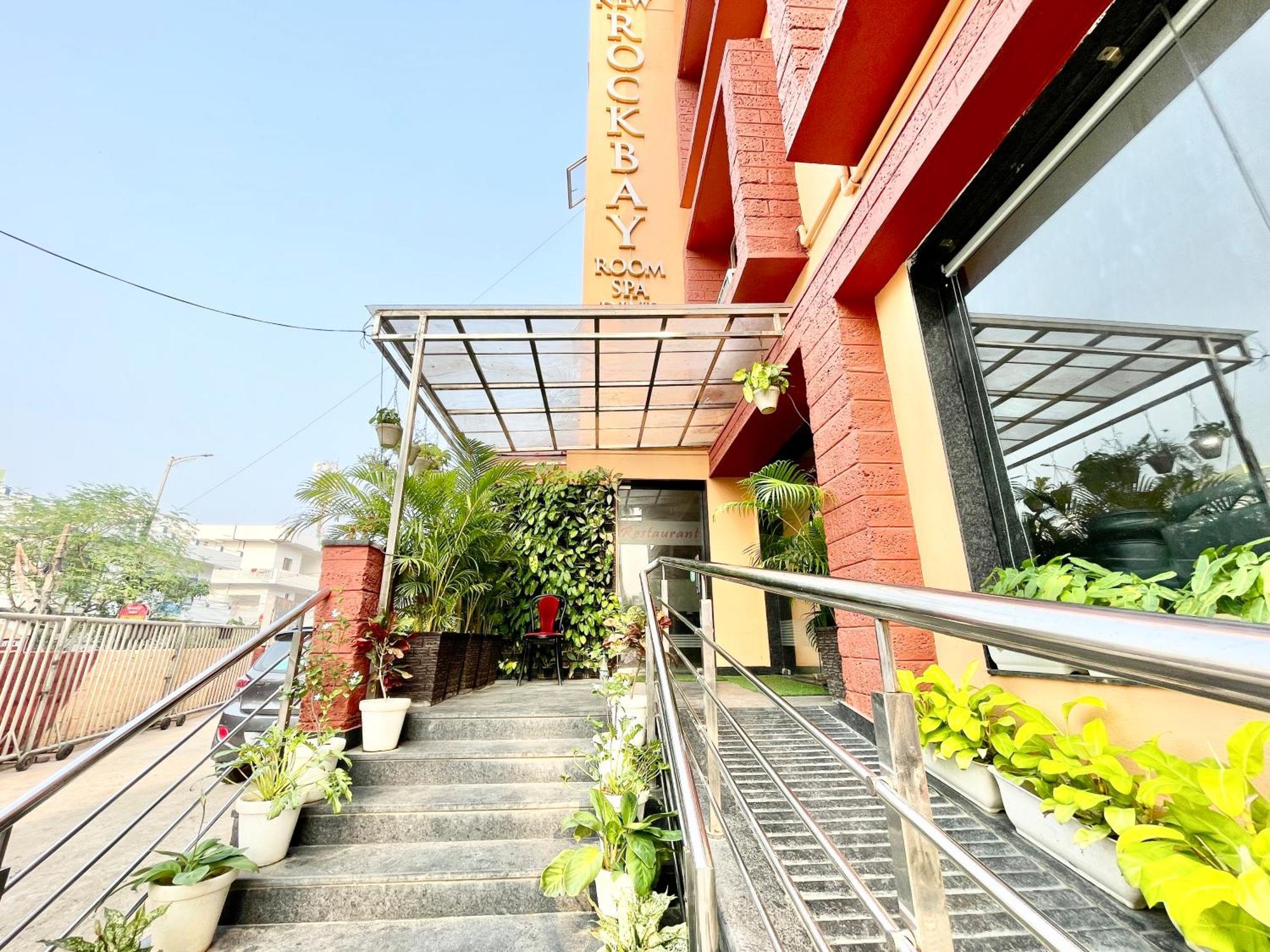 Hotel Rockbay, Puri Swimming-Pool, Near-Sea-Beach-And-Temple Fully-Air-Conditioned-Hotel With-Lift-And-Parking-Facility Exterior foto