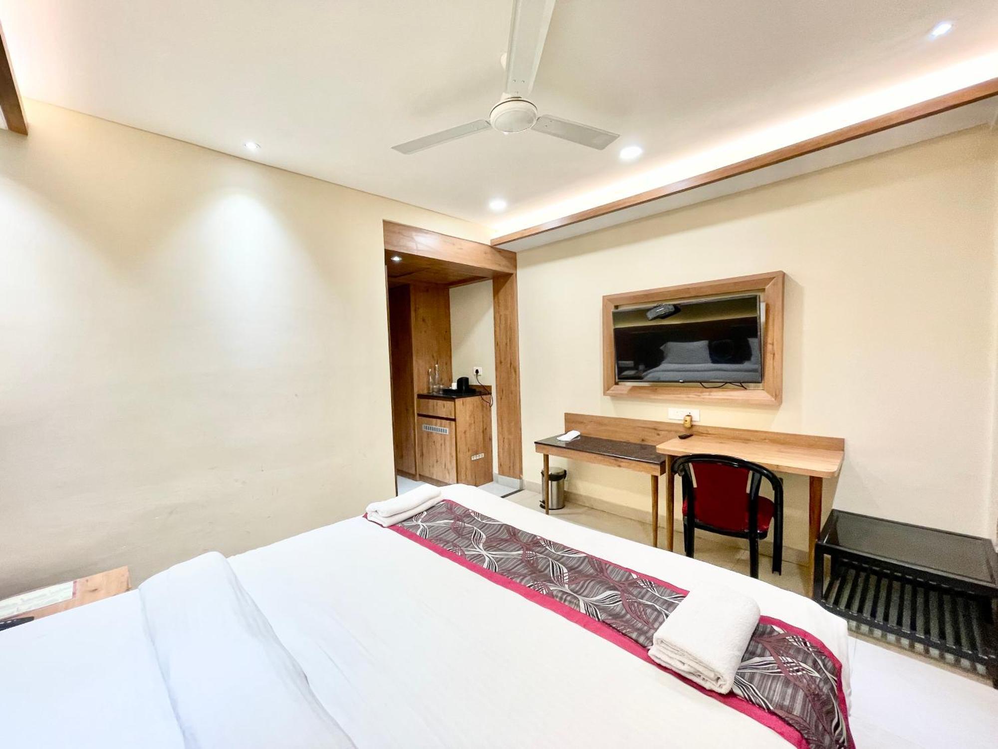 Hotel Rockbay, Puri Swimming-Pool, Near-Sea-Beach-And-Temple Fully-Air-Conditioned-Hotel With-Lift-And-Parking-Facility Exterior foto
